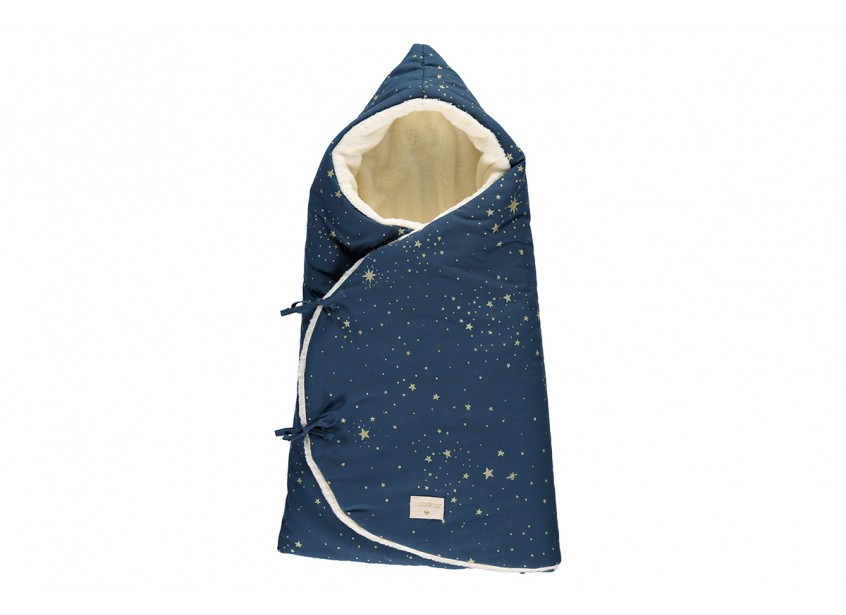 cozy-winter-baby-nest-bag-gold-stella-night-blue-nobodinoz-1