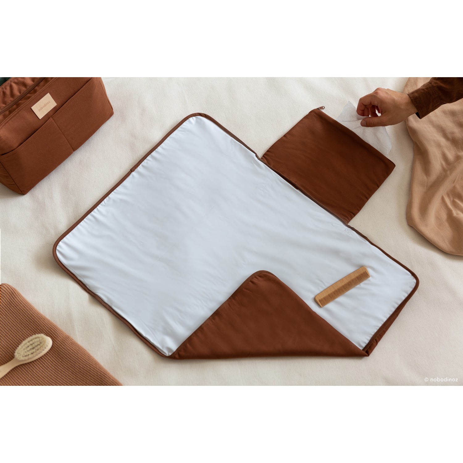 matelas-a-langer-baby-on-the-go-clay-brown-nobodinoz.2qrjn2.max